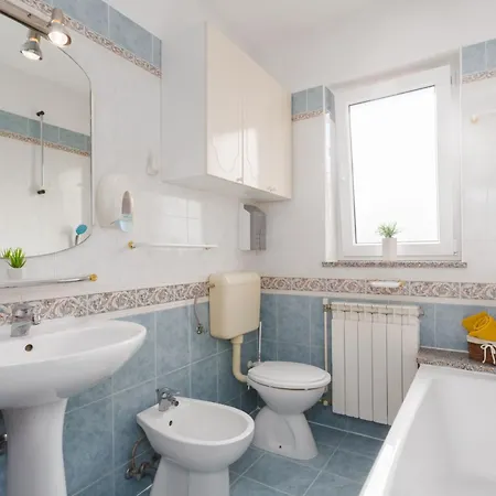 Radovan 3 Mit Meerblick In Strandnaehe Apartment Porec