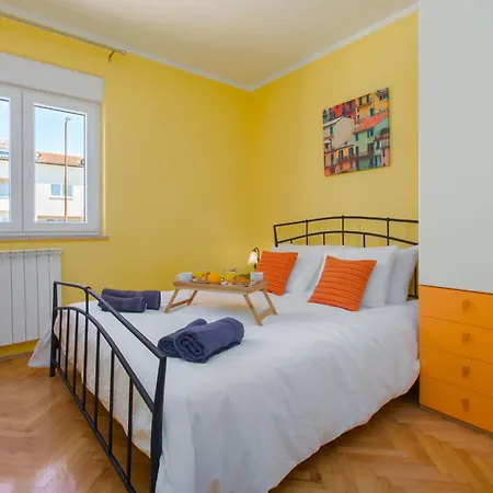 Apartment Radovan 3 Mit Meerblick In Strandnaehe Porec