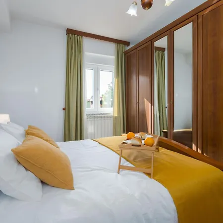Apartment Radovan 3 Mit Meerblick In Strandnaehe